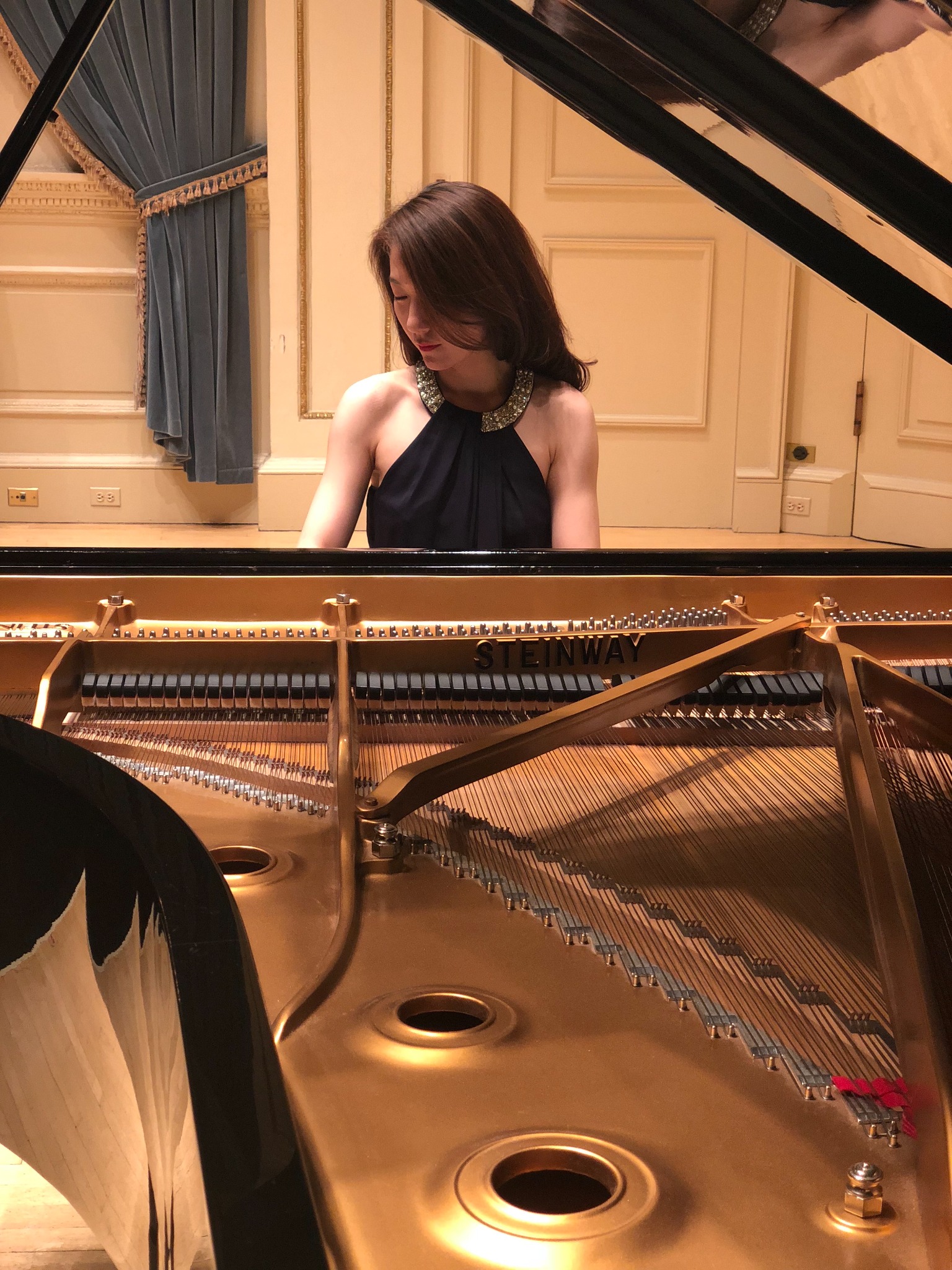 Hewen Ma at the piano